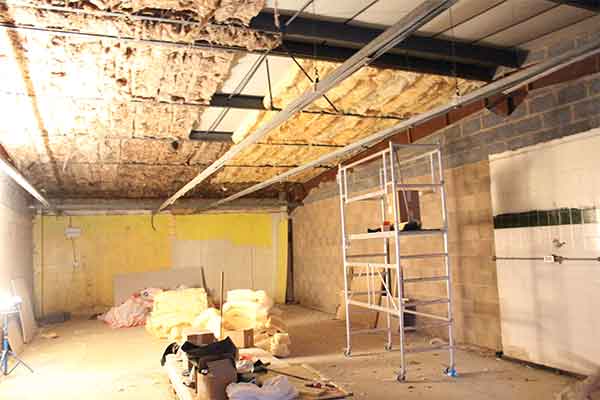 Ceilings-being-insulated-on-the-new-shop