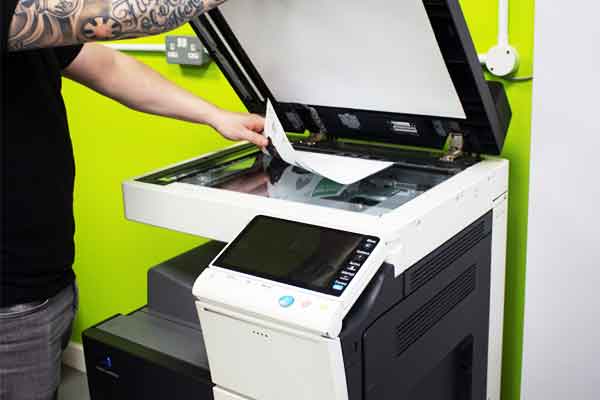 Scanning documents in Printigo store in brum